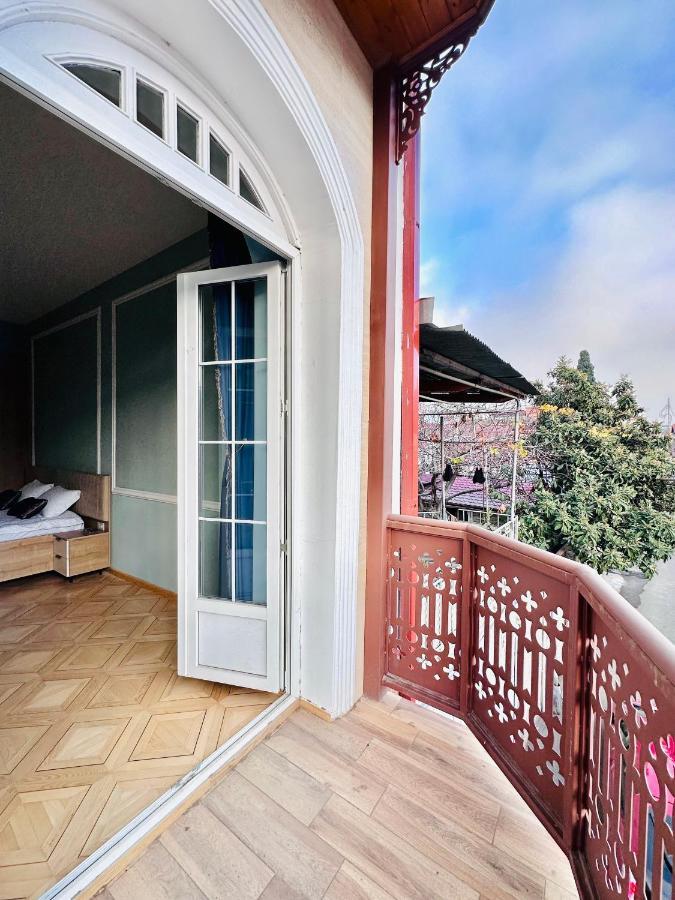 Hotel Embassy Tiflis Exterior foto