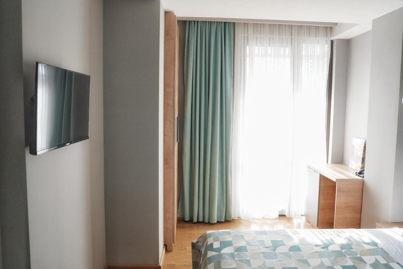Hotel Embassy Tiflis Exterior foto