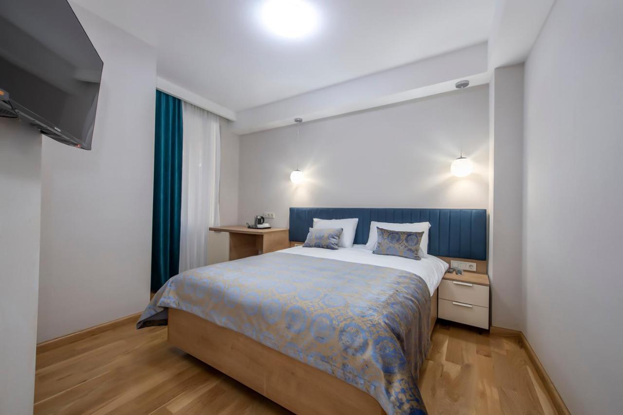 Hotel Embassy Tiflis Exterior foto